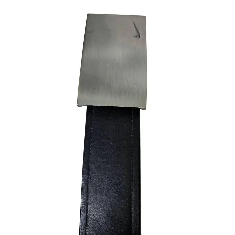 Nike Golf black belt, with silver buckle. Size 34.